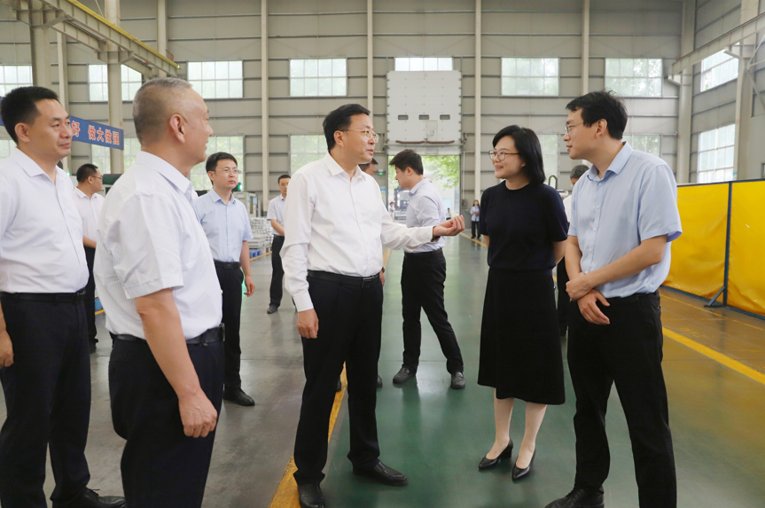 鄒平市委副書記、市長張謙來山東三星集團調研