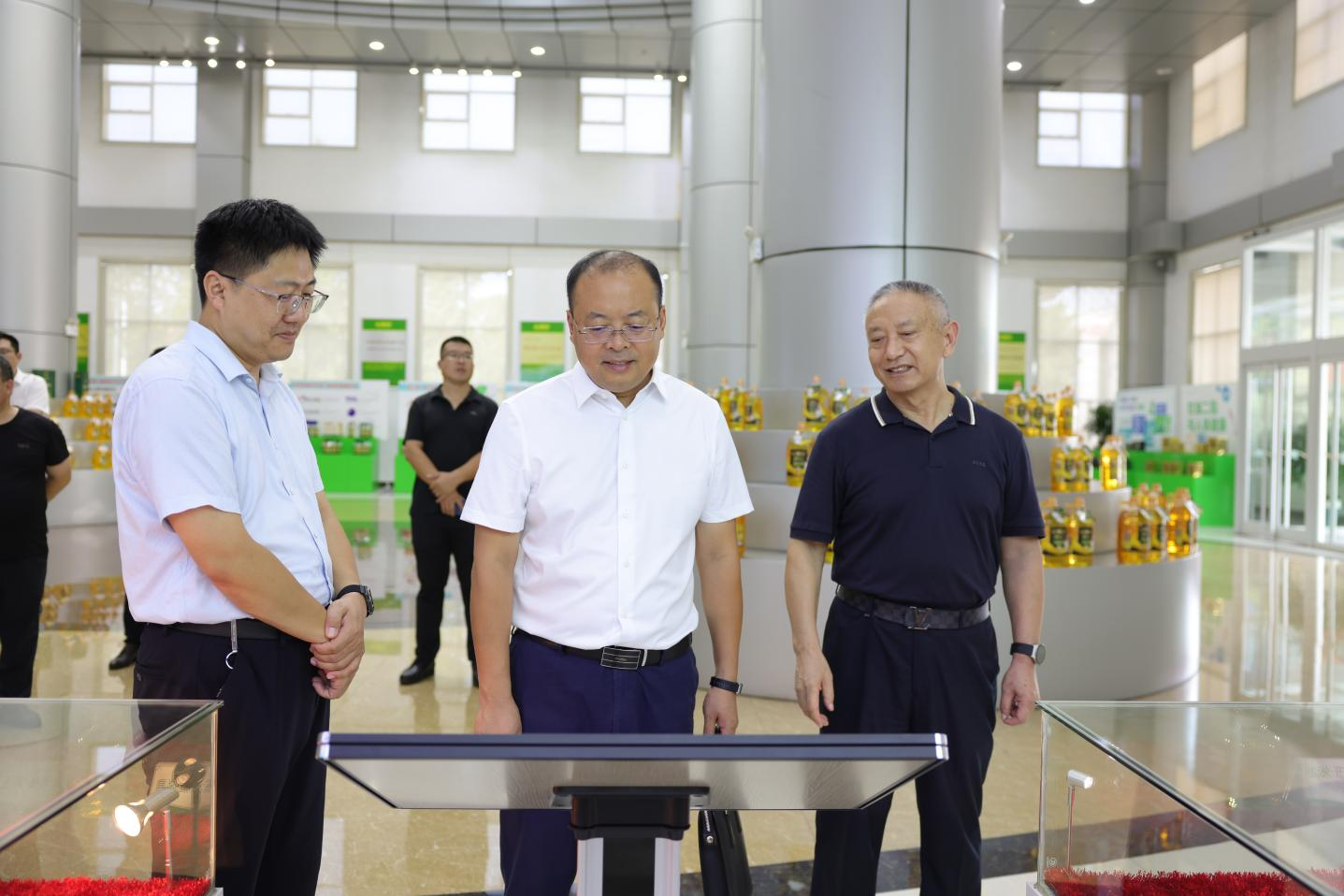 鄒平市委常委、副市長(zhǎng)提名人選王強(qiáng)帶隊(duì)來(lái)山東三星集團(tuán)調(diào)研