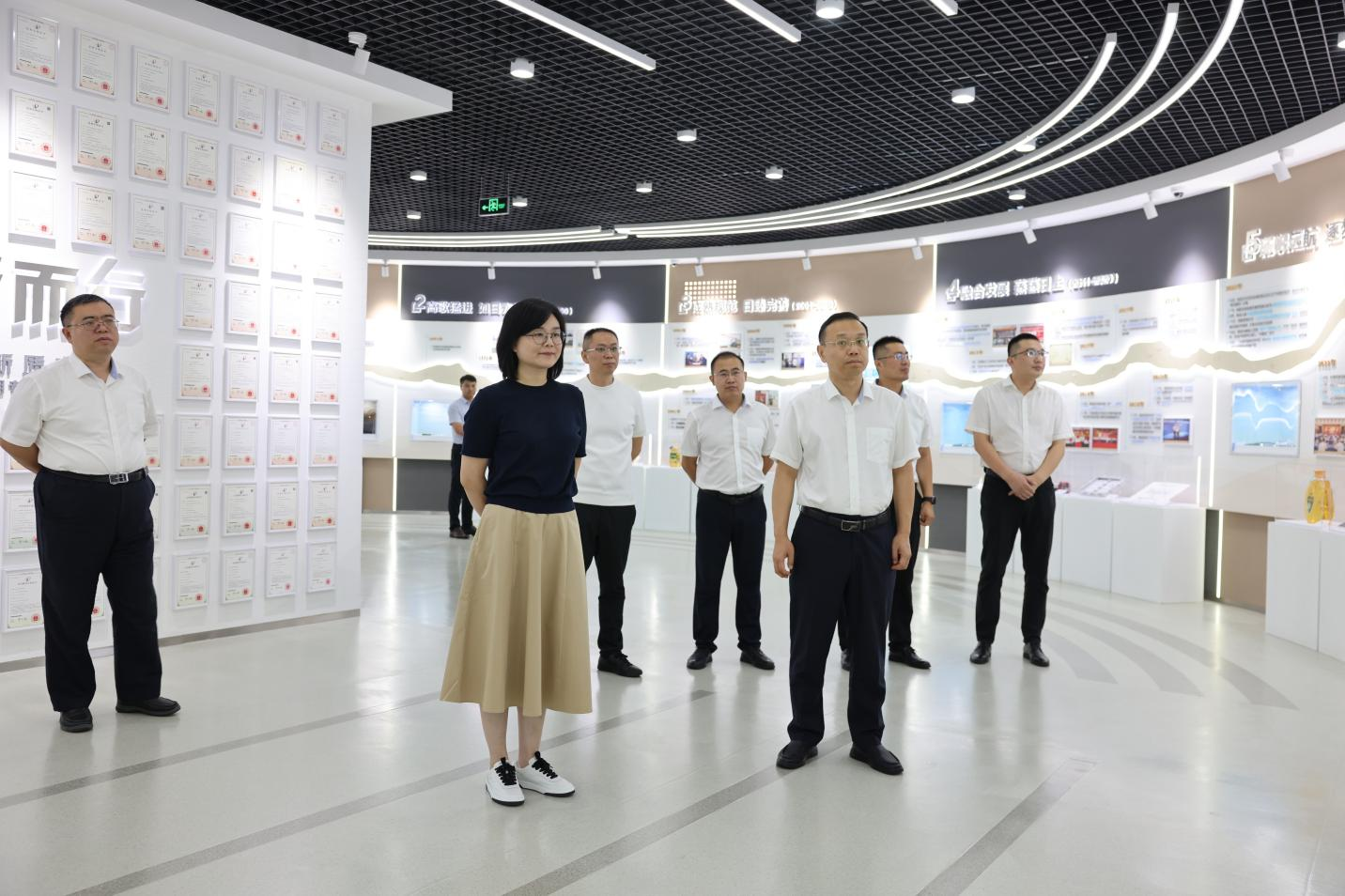 郵儲(chǔ)銀行濱州分行黨委書(shū)記、行長(zhǎng)梁騫一行來(lái)山東三星集團(tuán)走訪(fǎng)調(diào)研