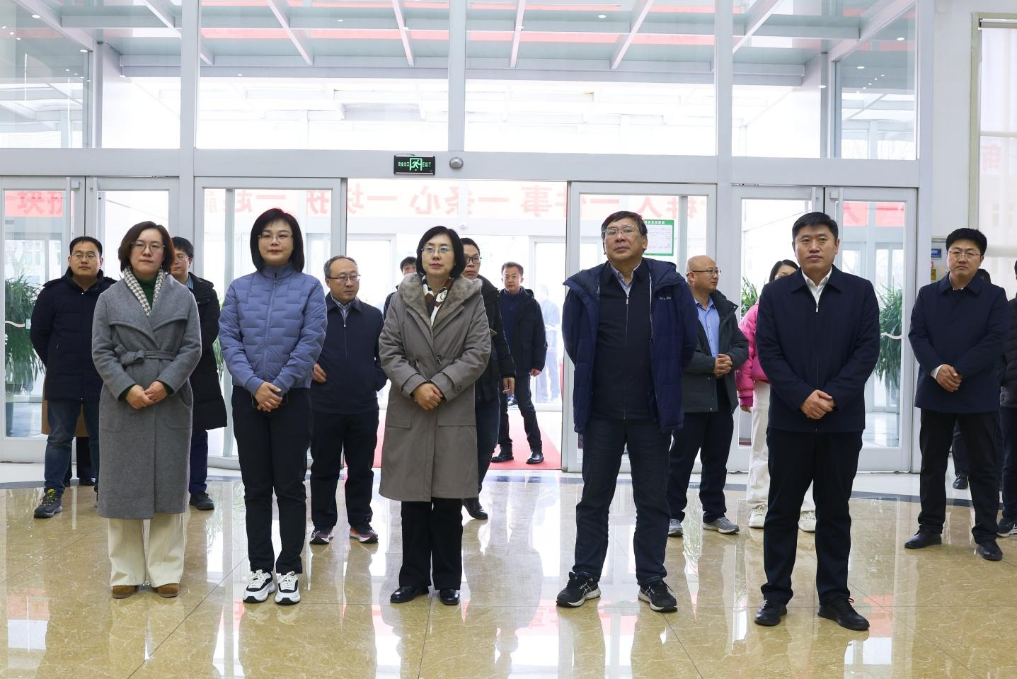 中國社會(huì)科學(xué)院農(nóng)村發(fā)展研究所黨委書記、副所長(zhǎng)杜志雄一行來山東三星集團(tuán)調(diào)研