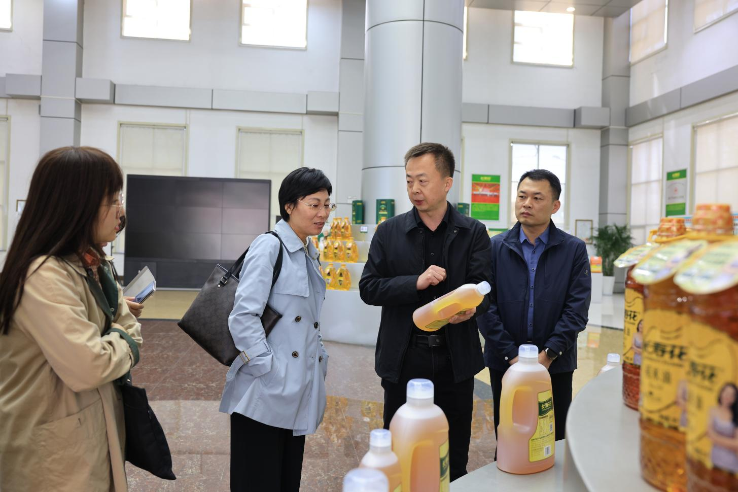 濱州市統(tǒng)計(jì)局、商務(wù)局聯(lián)合調(diào)研組來山東三星集團(tuán)調(diào)研