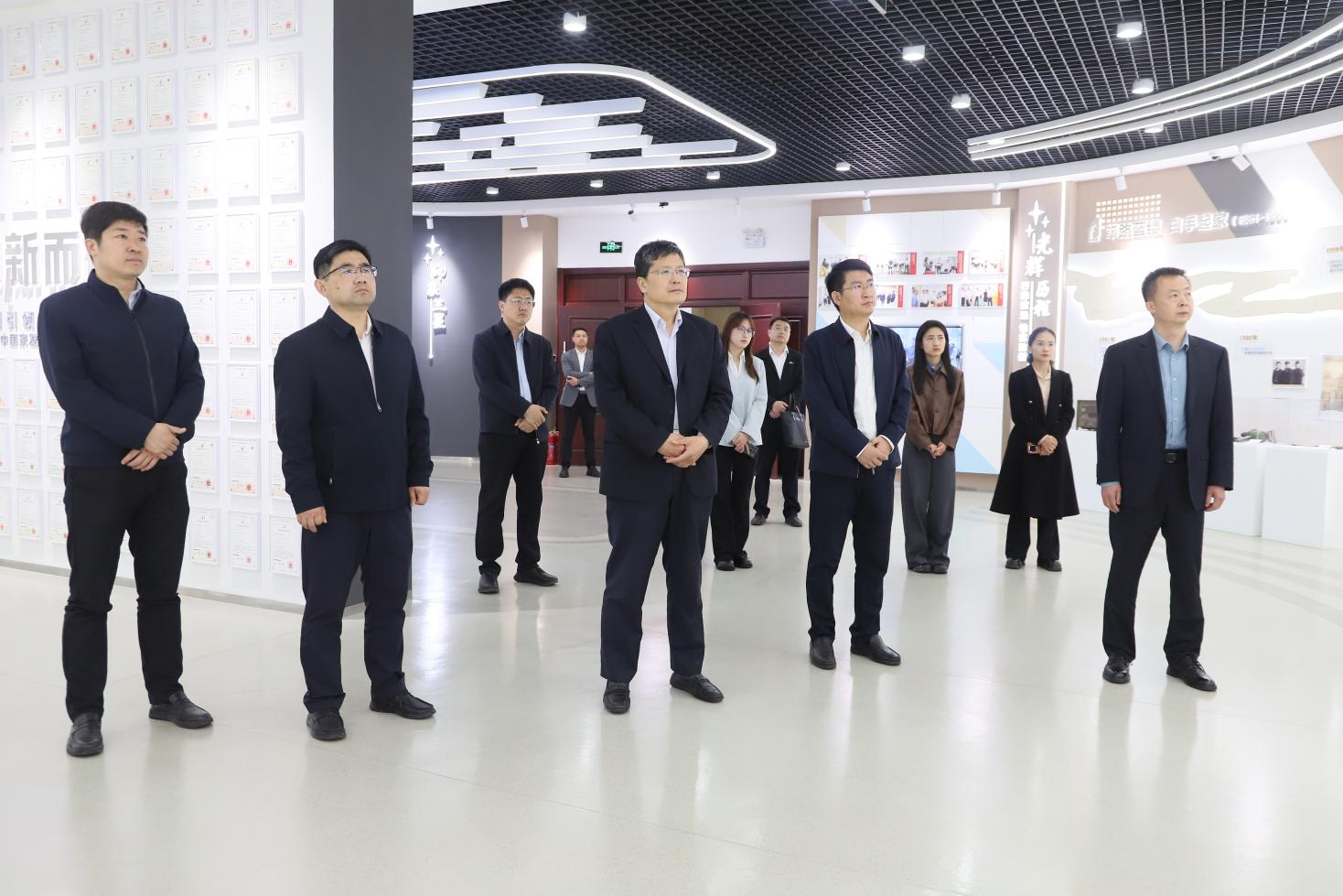 濱州市委市直機(jī)關(guān)工委副書(shū)記、三級(jí)調(diào)研員張榮堂帶隊(duì)來(lái)山東三星集團(tuán)調(diào)研