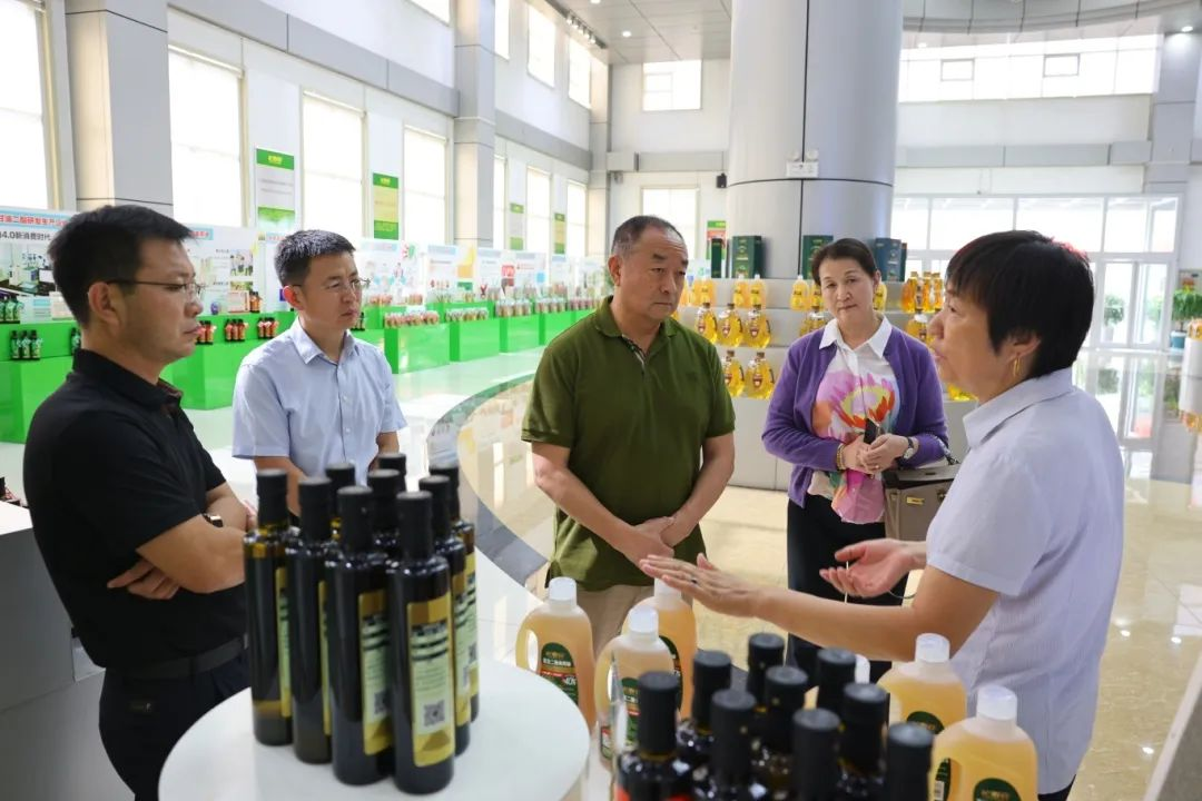 新西蘭山東總商會(huì)會(huì)長(zhǎng)馬永新一行來(lái)山東三星集團(tuán)參觀調(diào)研