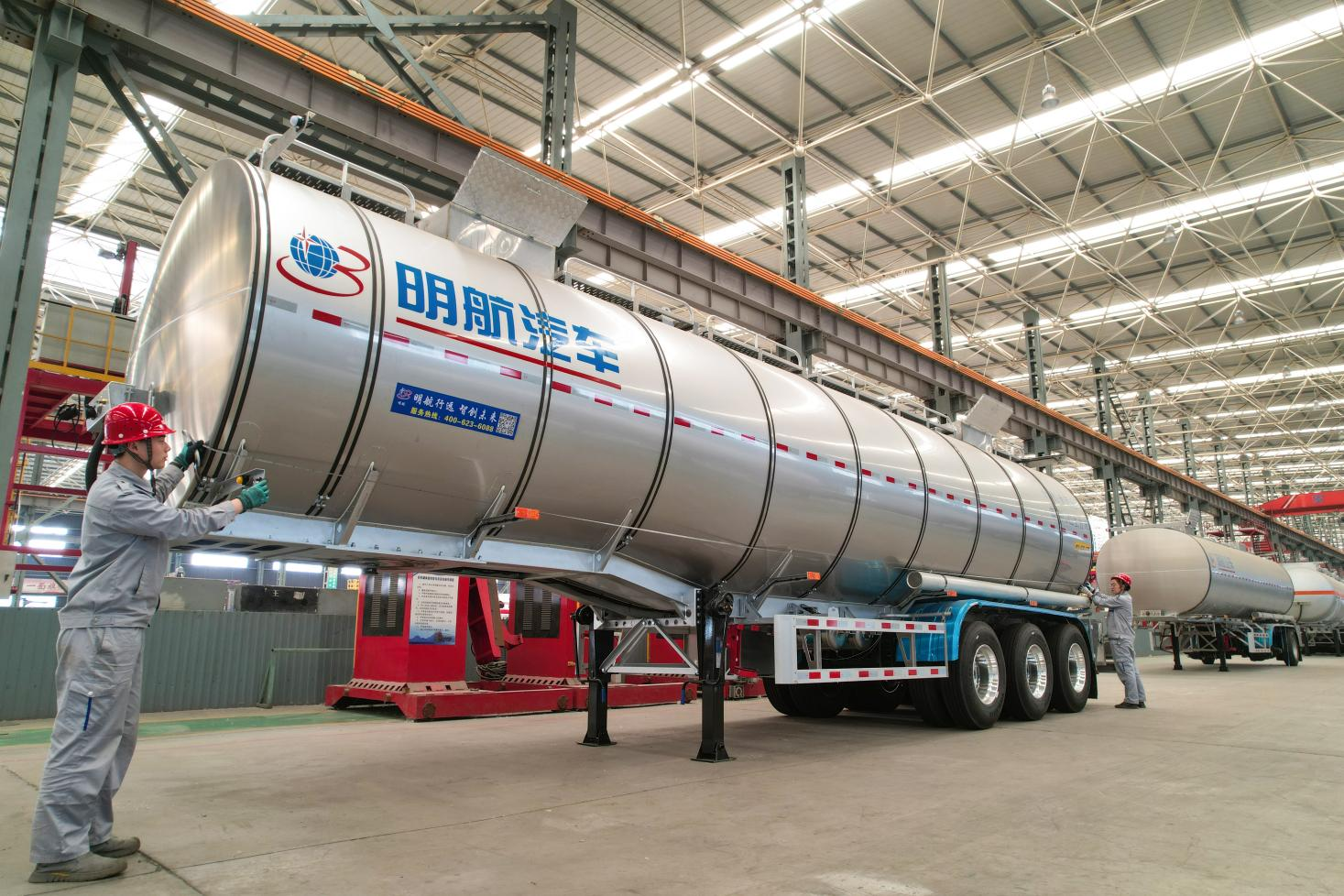 一線圖景｜機(jī)械公司：夏日車(chē)間忙生產(chǎn) 穩(wěn)進(jìn)提質(zhì)促發(fā)展