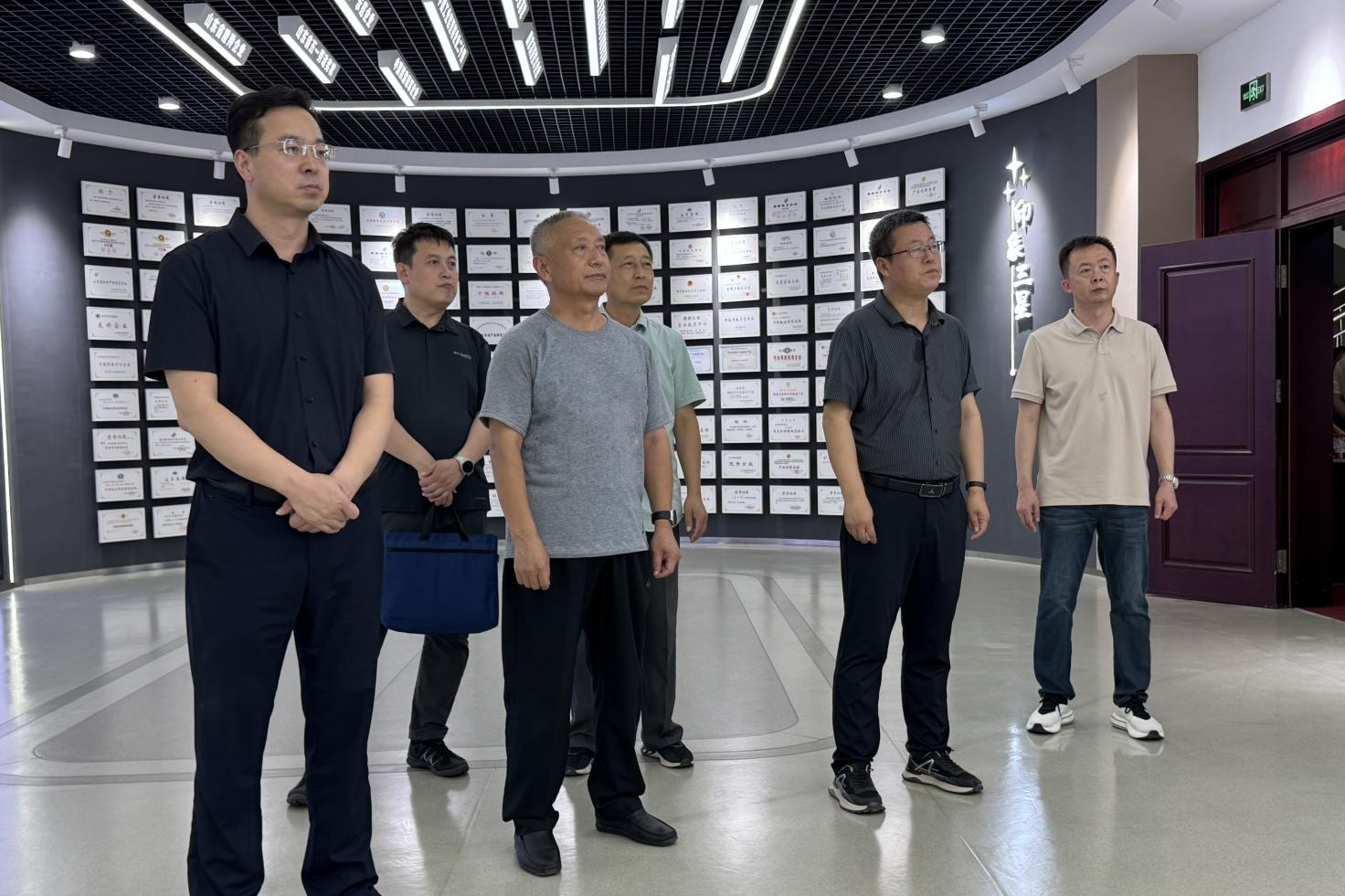 通遼市科爾沁區(qū)委副書記、政府區(qū)長(zhǎng)金樹國來山東三星集團(tuán)考察