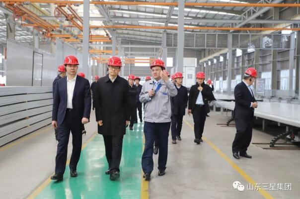 山東重工集團(tuán)、濰柴動力、中國重汽集團(tuán)、中通客車集團(tuán)領(lǐng)導(dǎo)一行來機(jī)械公司交流考察