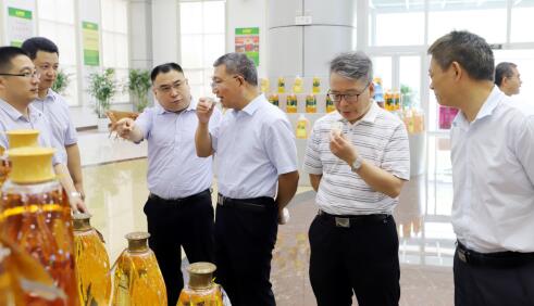 中國糧食經(jīng)濟雜志社社長、主編李福君來山東三星集團調(diào)研