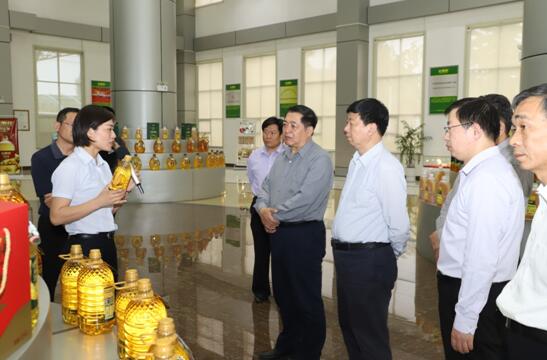 省政協(xié)副秘書(shū)長(zhǎng)錢(qián)煥濤來(lái)三星集團(tuán)調(diào)研