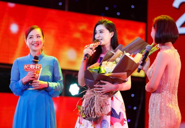 范爺最愛番茄炒蛋，范冰冰現(xiàn)身長(zhǎng)壽花談食用油健康